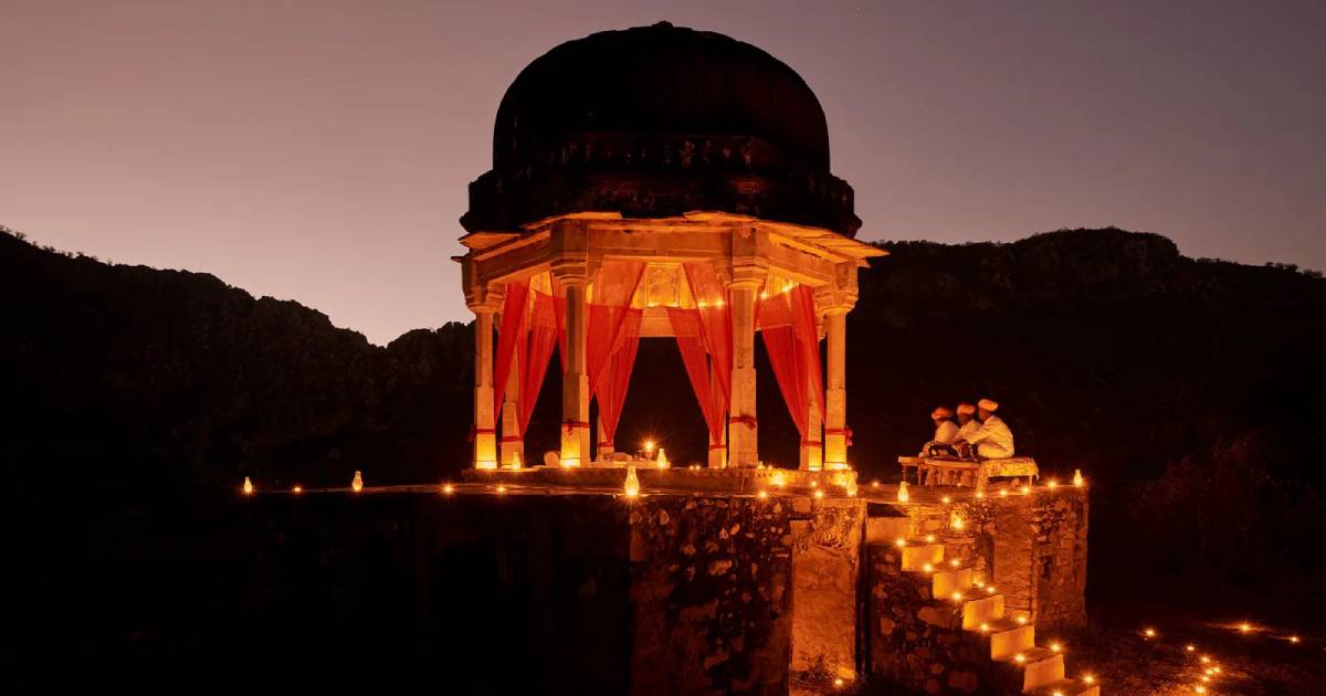 An Intimate Dinner Beyond the Palace Walls