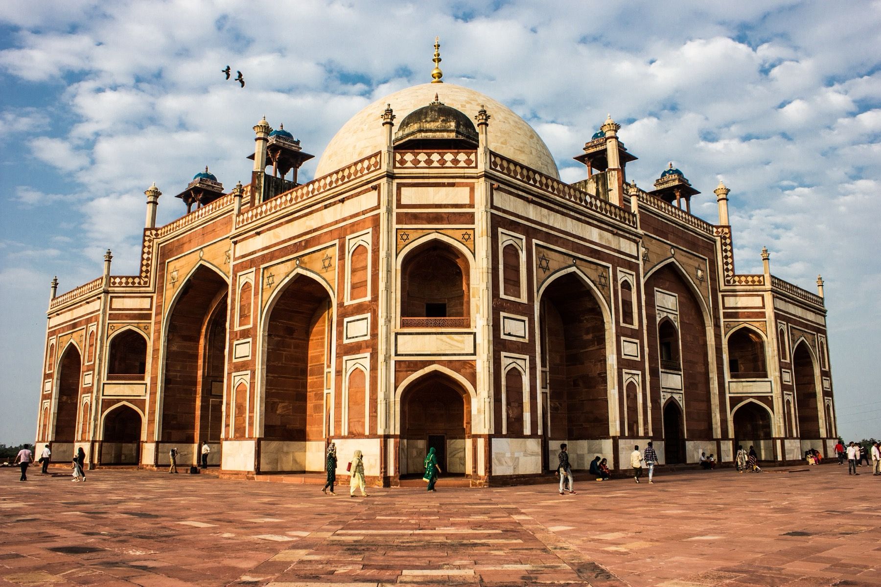 Humayun’s Tomb in Delhi, red sandstone and white marble under a blue sky