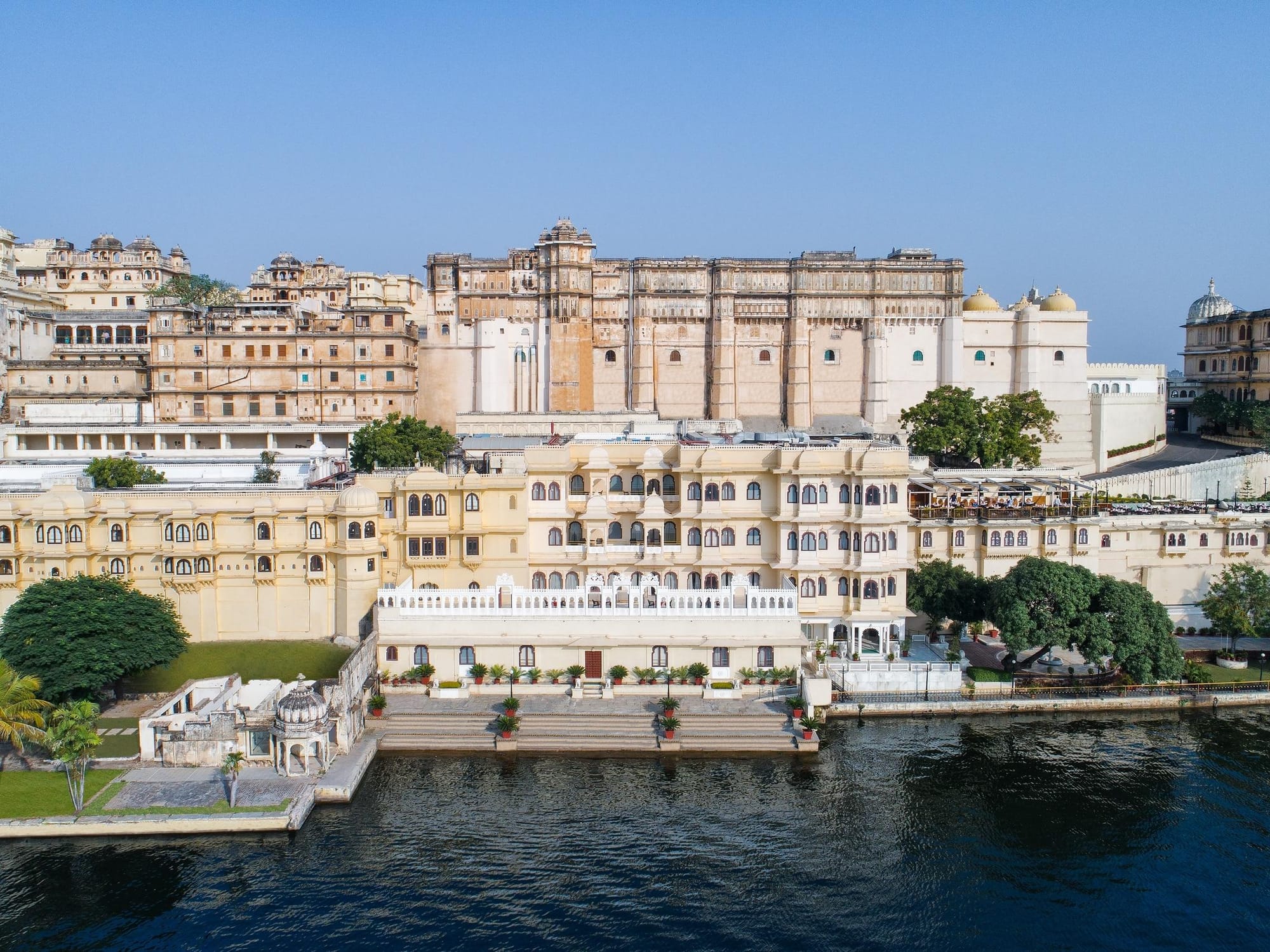 Palace buildings along the shore of Lake Pichola