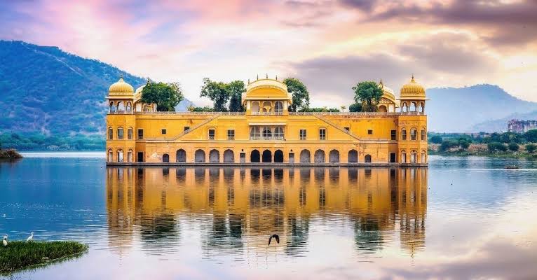 Jal Mahal reflected in the water of its surrounding lake