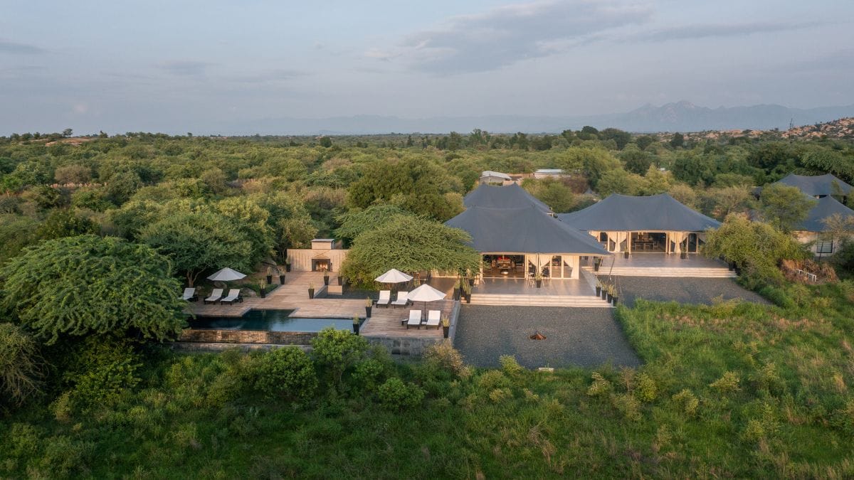 A secluded lodge and terrace surrounded by green scrubland
